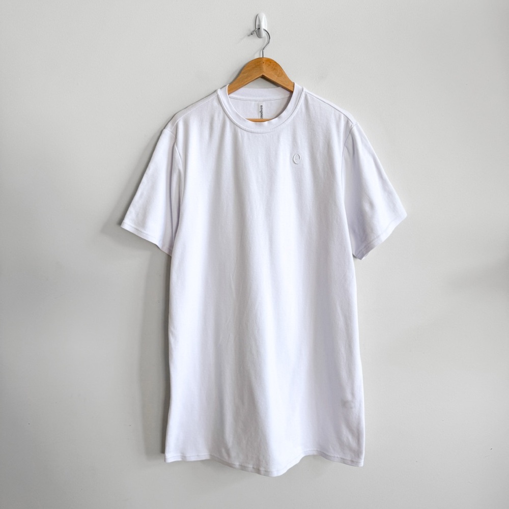 EMMA KNUDSEN • The Perfect T-Shirt Dress in White - Picture 2 of 9